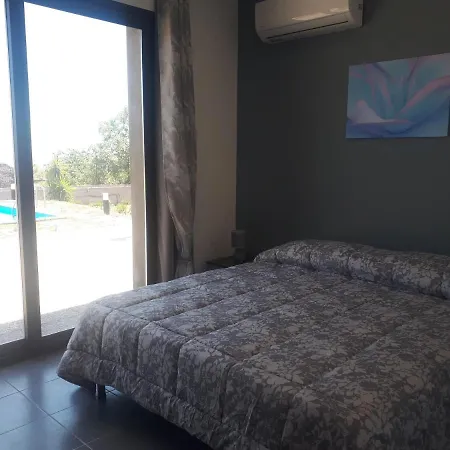 Villa Aura Relax ゲストハウス ペダーラ